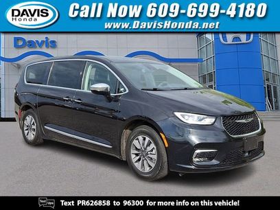 Used 2023 Chrysler Pacifica Limited