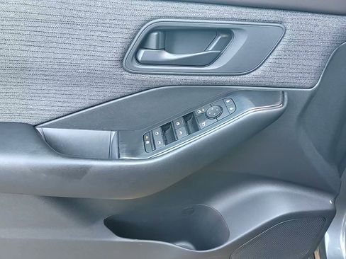 Used 2023 Nissan Rogue S image 17