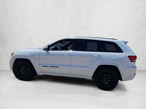 Used 2020 Jeep Grand Cherokee Altitude RWD image 5