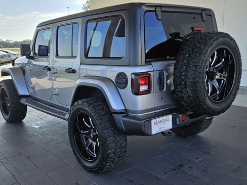 Used 2019 Jeep Wrangler Unlimited Sahara image 8