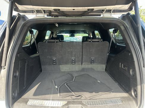 Used 2023 Chevrolet Suburban Premier AWD/4WD image 17