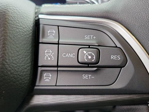 New 2025 Jeep Grand Cherokee Altitude image 6