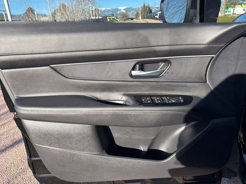 Used 2025 Nissan Murano SV image 32