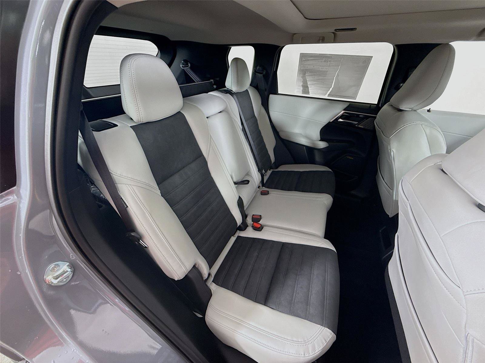 New 2026 Mitsubishi Outlander SE FWD image 21