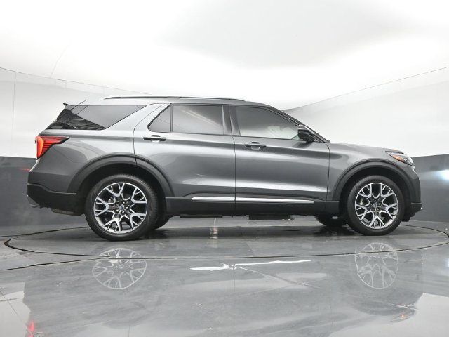 Used 2025 Ford Explorer Platinum w/ Ultimate Package AWD/4WD image 17
