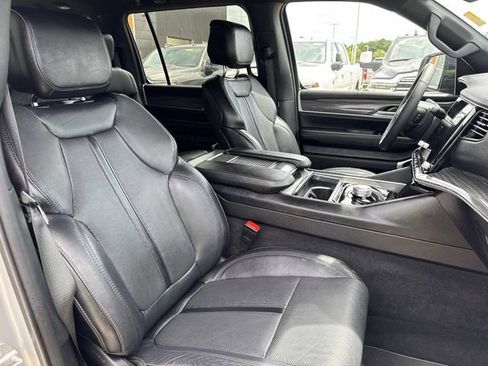 Used 2024 Jeep Wagoneer L Series II w/ Flexible Seating Group RWD image 14