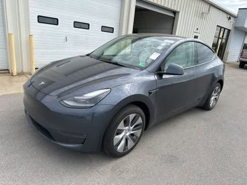 Used 2023 Tesla Model Y Long Range image 2