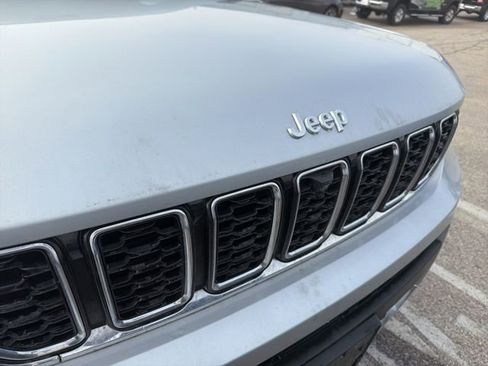 Used 2024 Jeep Grand Cherokee L Limited w/ Luxury Tech Group II image 9