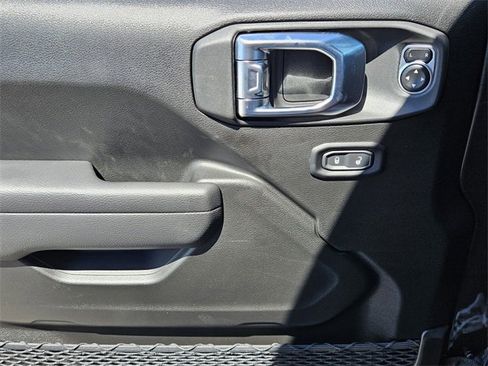 New 2025 Jeep Gladiator Sport image 31