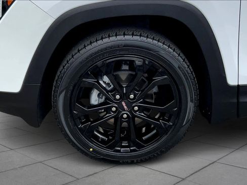 Certified 2022 GMC Terrain SLE w/ Driver Convenience Package image 9