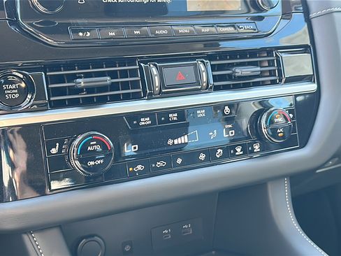 New 2025 Nissan Pathfinder SL image 25