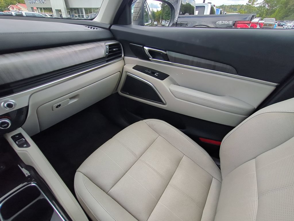 Used 2023 Kia Telluride EX w/ EX Captain's Chair Package FWD image 19
