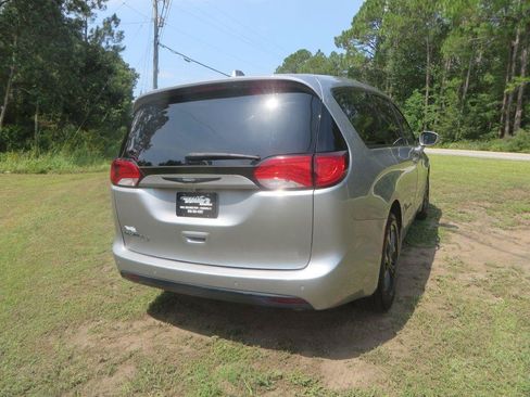 Used 2018 Chrysler Pacifica Touring Plus w/ S Appearance Package FWD image 6