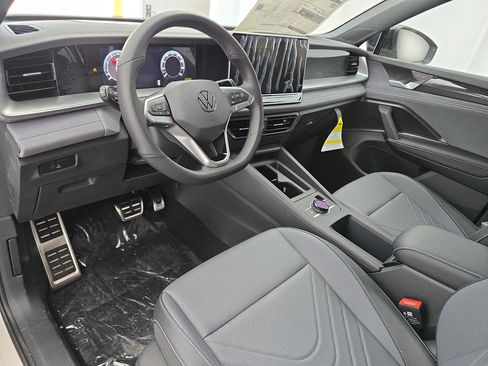 New 2026 Volkswagen Tiguan SE R-Line AWD/4WD image 16