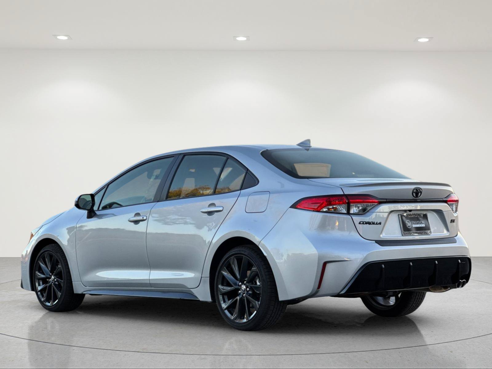 Used 2026 Toyota Corolla SE w/ SE Package FWD image 4
