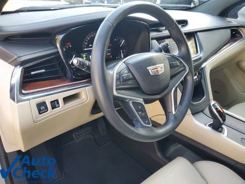 Used 2017 Cadillac XT5 Luxury w/ Driver Awareness Package FWD image 18