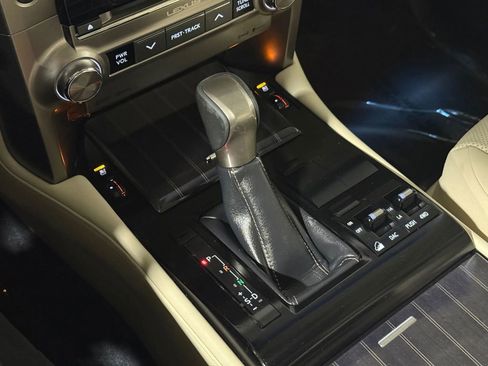 Used 2020 Lexus GX 460 Premium w/ Premium Package image 39