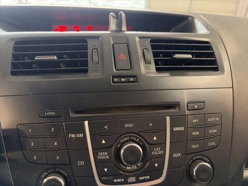 Used 2012 MAZDA MAZDA5 Sport image 24