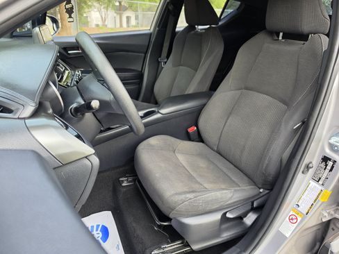 Used 2019 Toyota C-HR LE FWD image 24