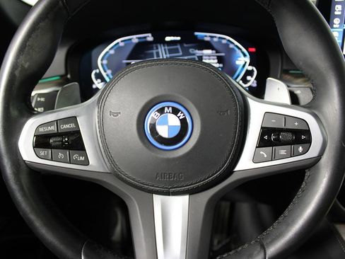 Used 2023 BMW 530e w/ M Sport Package image 17