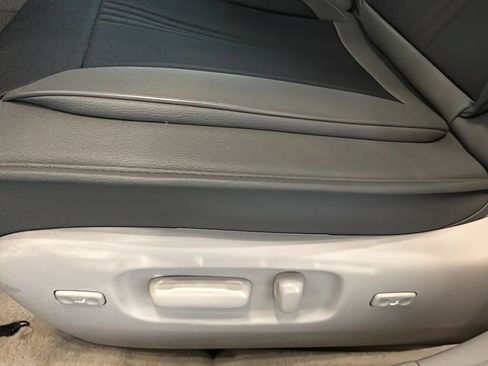 Used 2011 Toyota Avalon Limited FWD image 15
