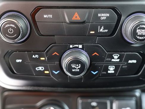 Used 2022 Jeep Renegade Latitude w/ Convenience Group AWD/4WD image 28