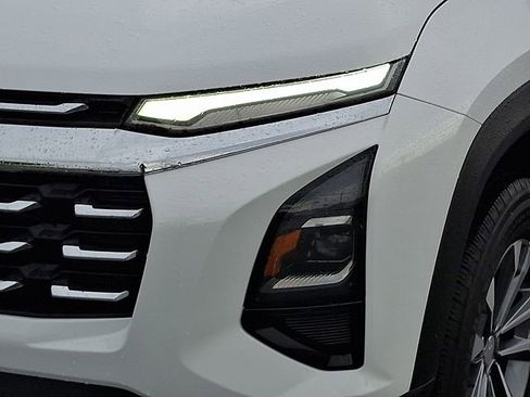 Used 2026 Chevrolet Equinox LT FWD image 9