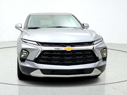 Used 2025 Chevrolet Blazer LT FWD image 2