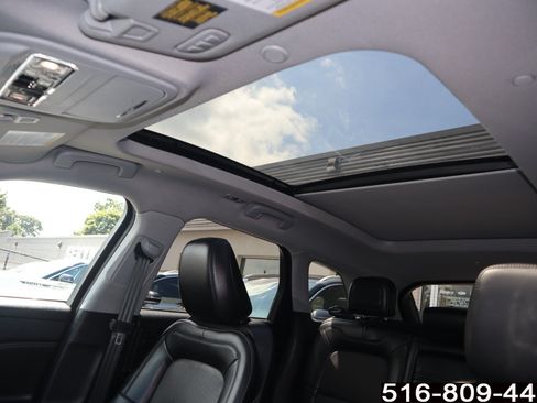 Used 2022 Lincoln Corsair AWD w/ Premium Package image 15