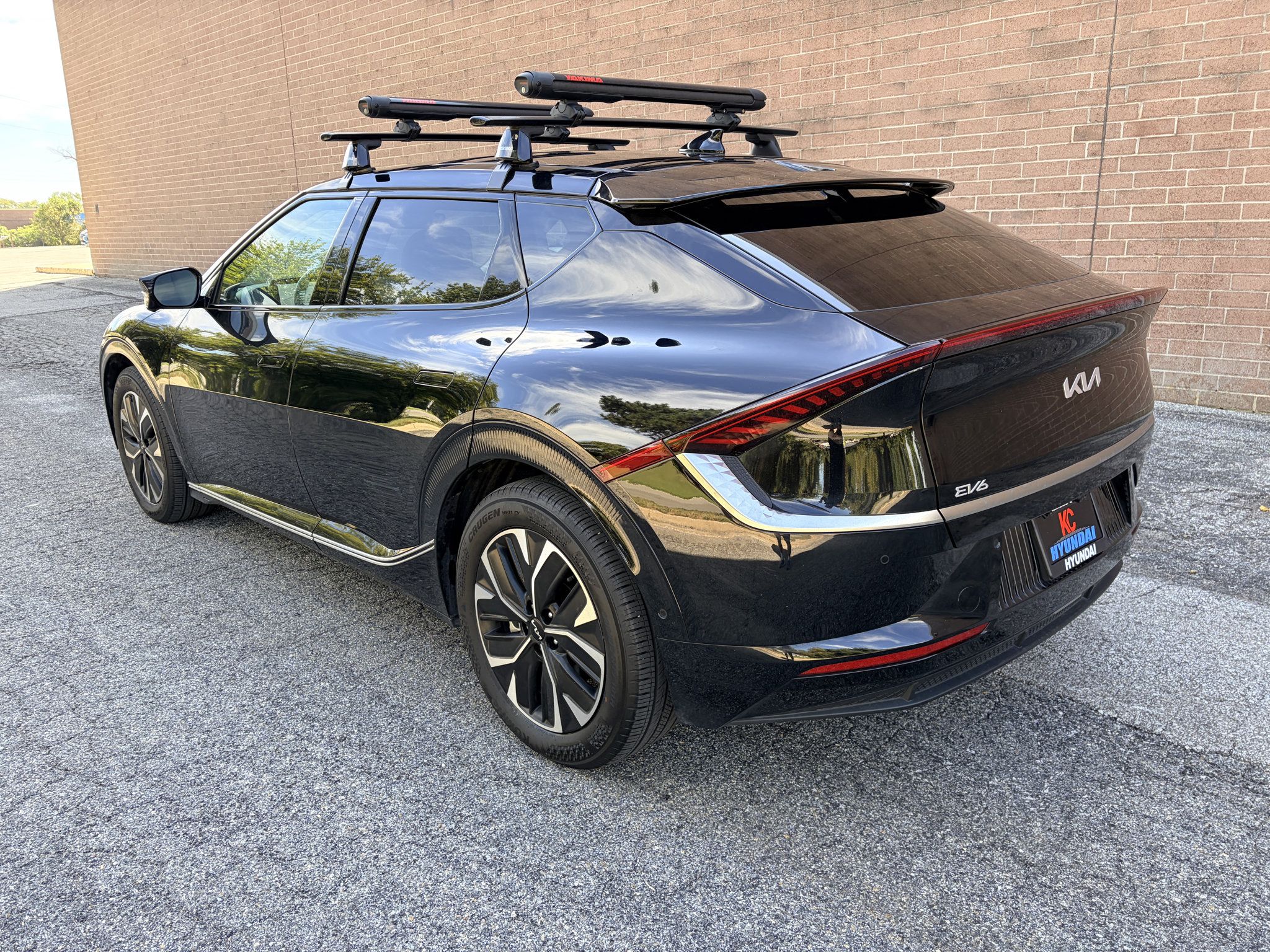 Used 2024 Kia EV6 Wind w/ Wind Technology Package AWD/4WD image 3