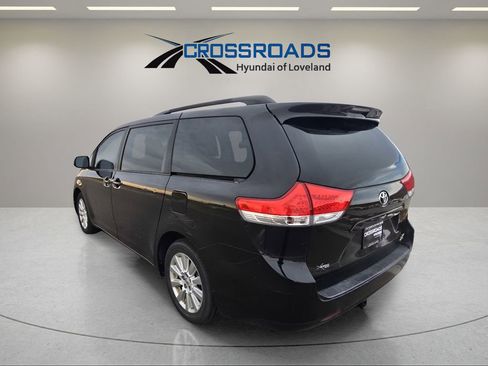 Used 2014 Toyota Sienna XLE image 3