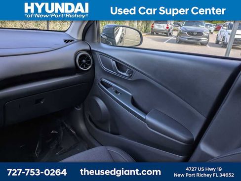 Used 2023 Hyundai Kona SEL w/ Winter Weather Package image 18