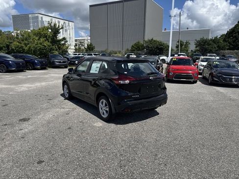 New 2025 Nissan Kicks Play S image 7