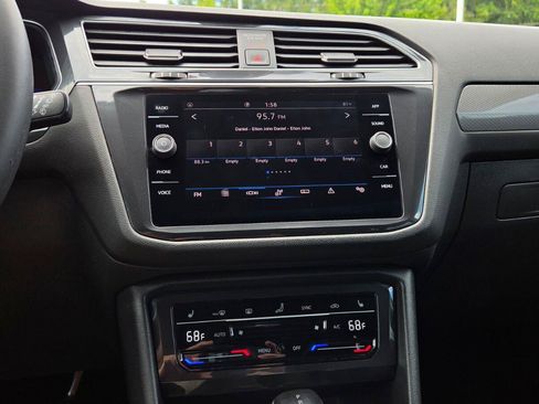 Certified 2023 Volkswagen Tiguan SE FWD image 29