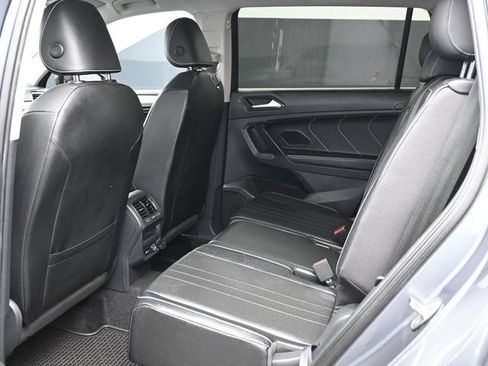 Used 2022 Volkswagen Tiguan SE FWD image 13