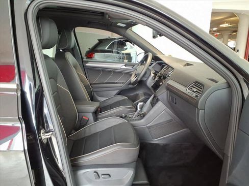 Certified 2023 Volkswagen Tiguan SEL R-Line image 21