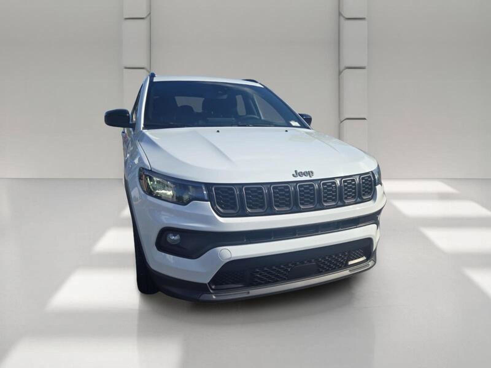 Used 2025 Jeep Compass Latitude w/ Convenience Group AWD/4WD image 3