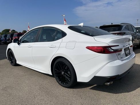 Used 2025 Toyota Camry SE image 5