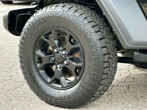 Used 2022 Jeep Wrangler Unlimited Sport AWD/4WD image 11