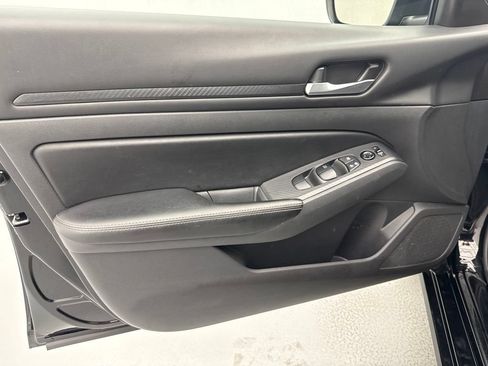 Used 2024 Nissan Altima 2.5 SV FWD image 19