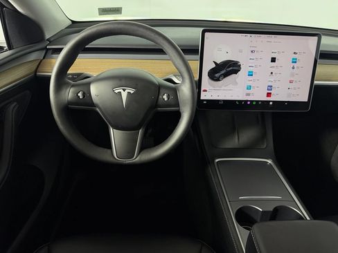 Used 2024 Tesla Model Y Long Range AWD/4WD image 12