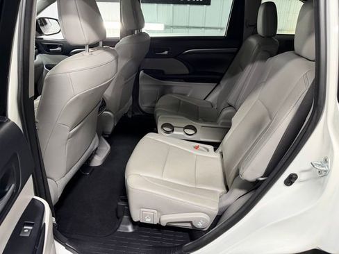 Used 2018 Toyota Highlander Limited AWD/4WD image 11