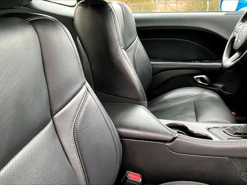 Used 2019 Dodge Challenger SXT w/ Plus Package image 8