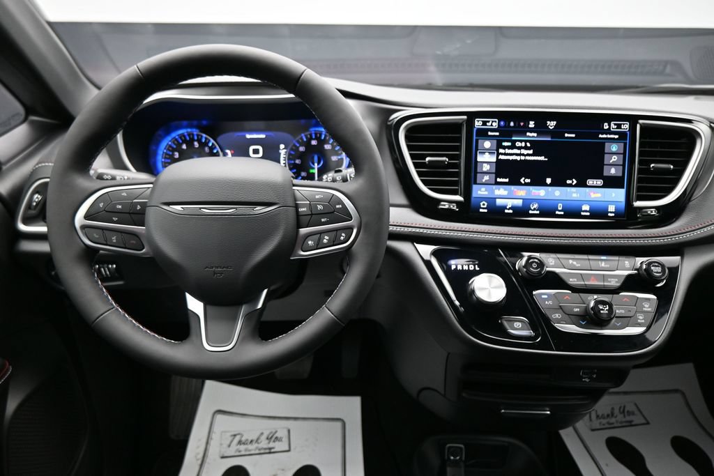 New 2027 Chrysler Pacifica Select FWD image 14