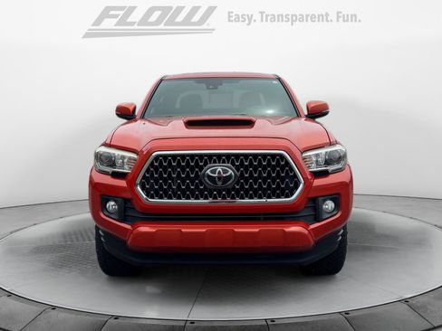Used 2018 Toyota Tacoma TRD Sport w/ Technology Package AWD/4WD image 2