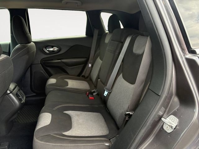 Used 2014 Jeep Cherokee Latitude AWD/4WD image 13
