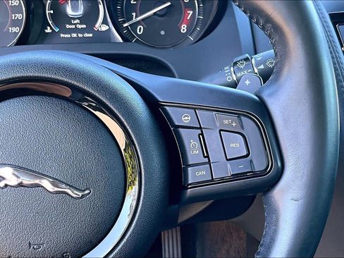 Used 2016 Jaguar F-TYPE Coupe image 21