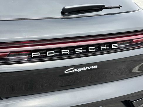 Certified 2025 Porsche Cayenne E-Hybrid image 24