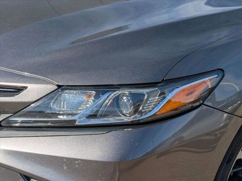 Used 2019 Toyota Camry SE image 9