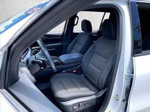 Used 2025 Chevrolet Traverse LT FWD image 27